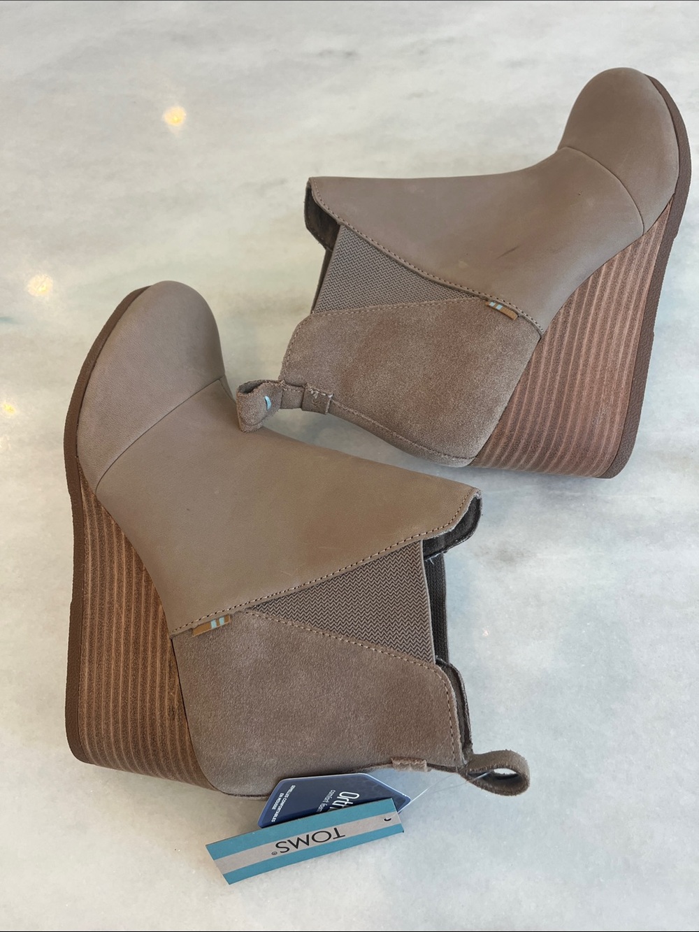 NEW TOMS Kelsey Booties Ankle Wedge Boots Taupe Grey Leather Suede Size 9 - Picture 10 of 13